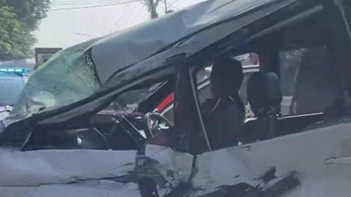 Attachment for Avanza Viral dengan Empat Penumpang Remuk di Karawang: Ketahuan Polisi dalam Kasus Mengejutkan ini