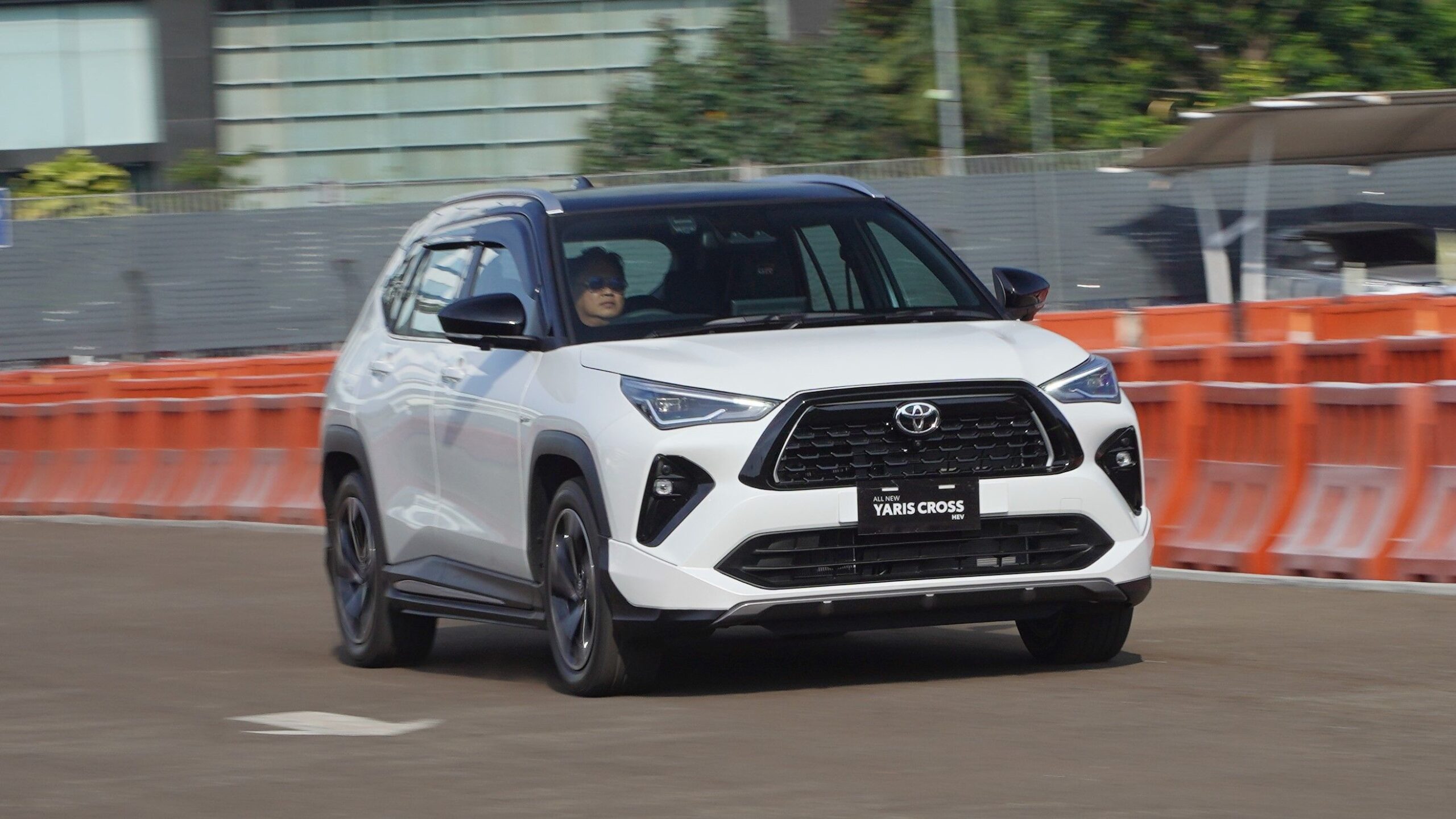Attachment for Hematnya Memukau! Bandingkan Konsumsi Bensin Toyota Yaris Cross Hybrid vs Konvensional