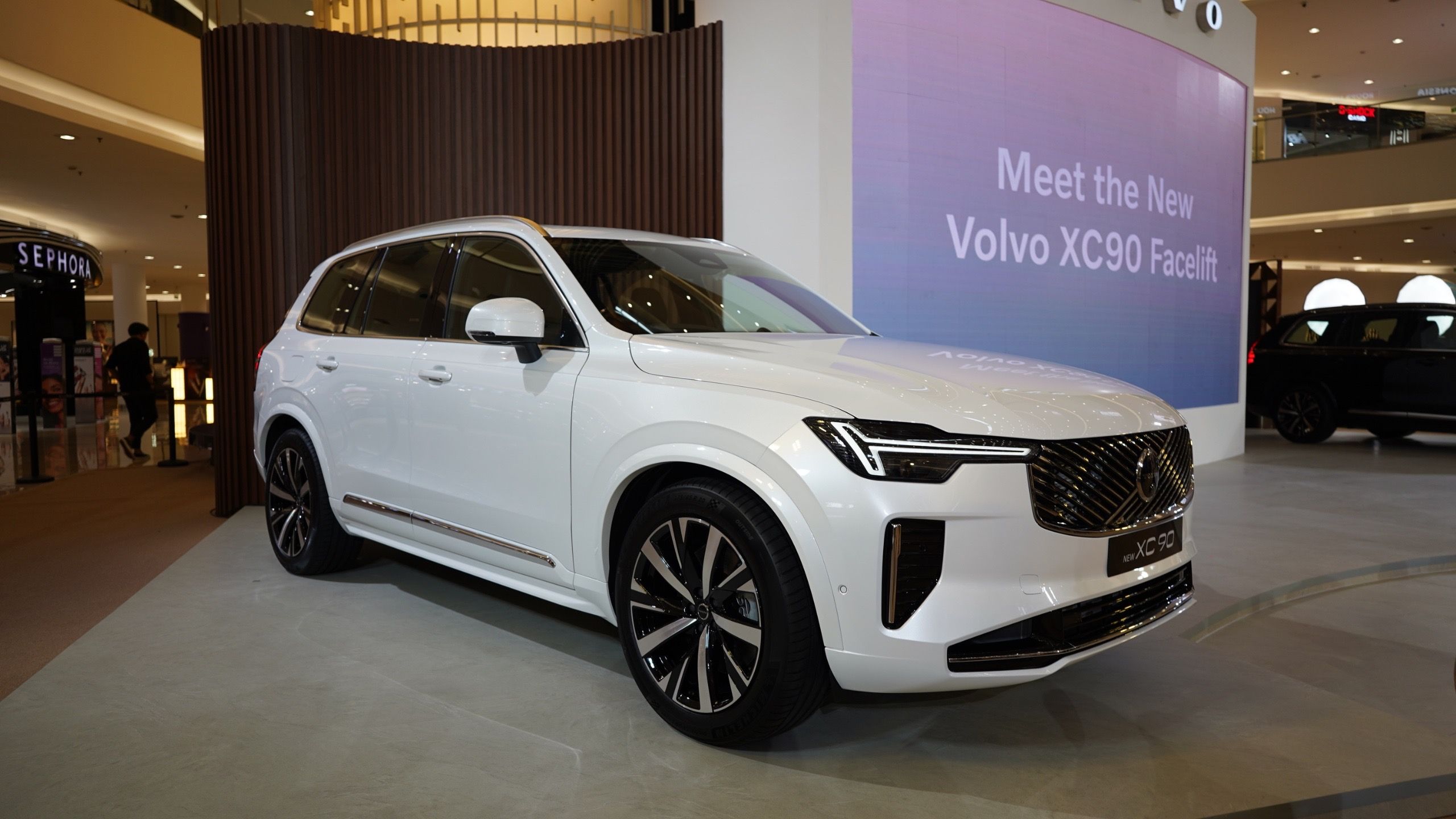 Attachment for Volvo XC90 Buktikan Kekuatan Tenaga Listrik dengan Jarak Tempuh Mengagumkan