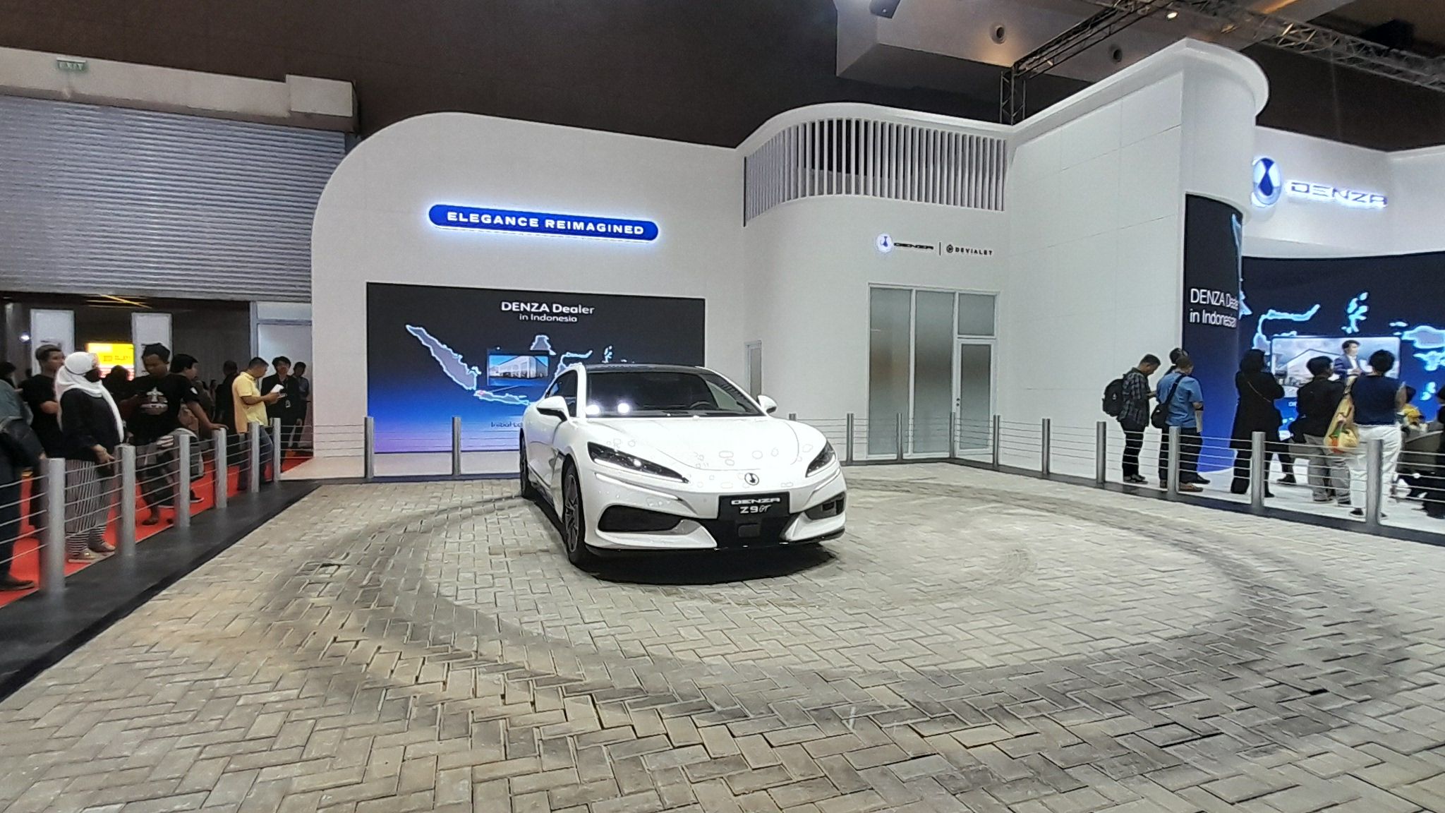 Attachment for Kecanggihan e3 Platform Buat Mobil Denza Z9 GT Dapat Berjalan Merangkak