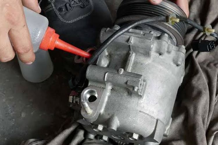 Attachment for Jadilah Pintar: Ketahui Tanda-tanda dan Waktu Ideal untuk Mengganti Oli Kompresor AC Anda