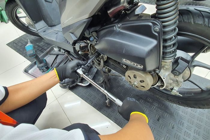 Attachment for Jangan Salah Pahami: Angka Torsi Mur Pulley CVT pada Motor Matic Berbeda-Beda