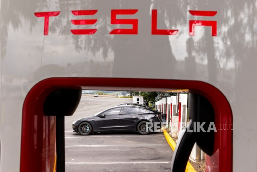 Attachment for Elon Musk Dilaporkan Mundur Sebagai CEO, Respons Resmi Tesla