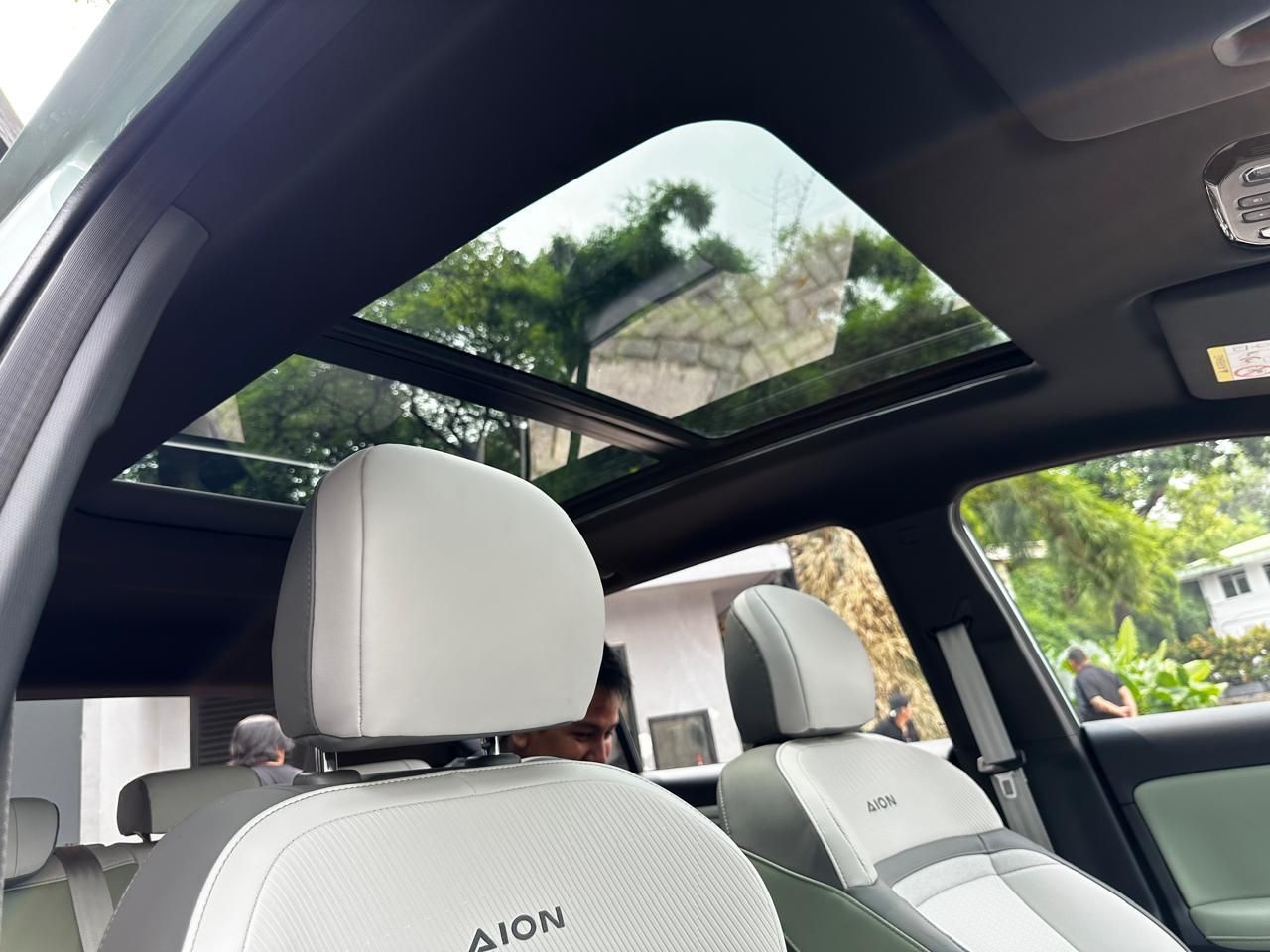 Attachment for Sunroof Mobil Gemetar dan Berisik Saat Dijalankan? Cek Kemungkinan Ini!