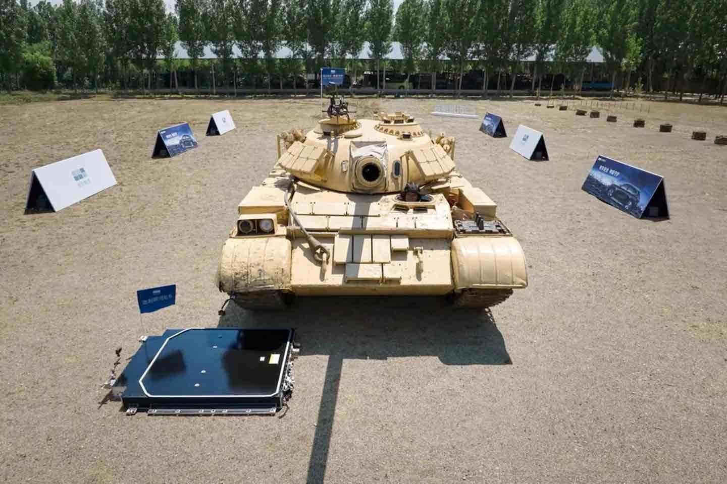 Attachment for Gak Bahaya Tau! Baterai Geely EX5 Uji Ketahanan dengan TANK baja