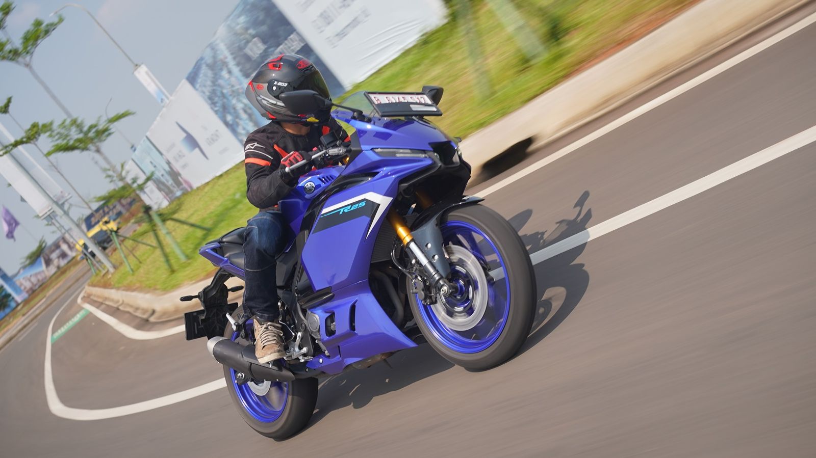 Attachment for Sasis danSuspensi Tetap, Namun Sensasi Yamaha R25 2025 Berbeda?