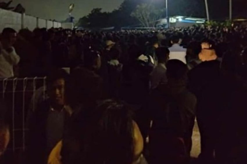 viral-warga-pencari-kerja-antre-melamar-dari-magrib-hingga-subuh-di-tangerang-kkn.jpg